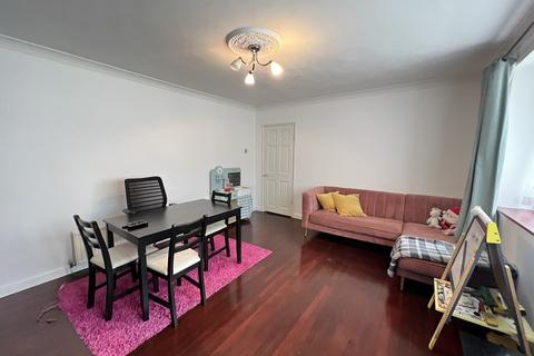 18 Brookside, Ilford, IG6 2TD