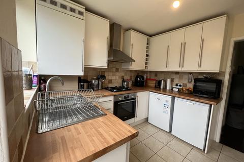 18 Brookside, Ilford, IG6 2TD