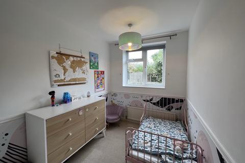 18 Brookside, Ilford, IG6 2TD