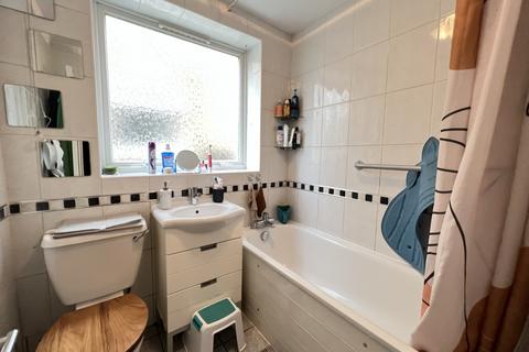 18 Brookside, Ilford, IG6 2TD