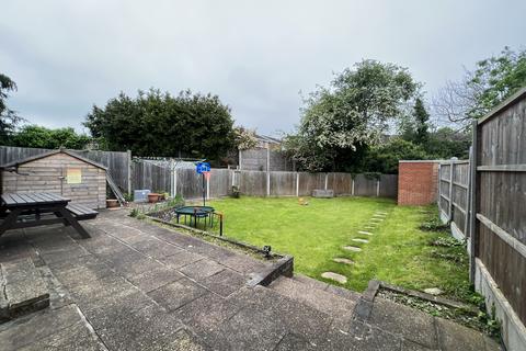 18 Brookside, Ilford, IG6 2TD