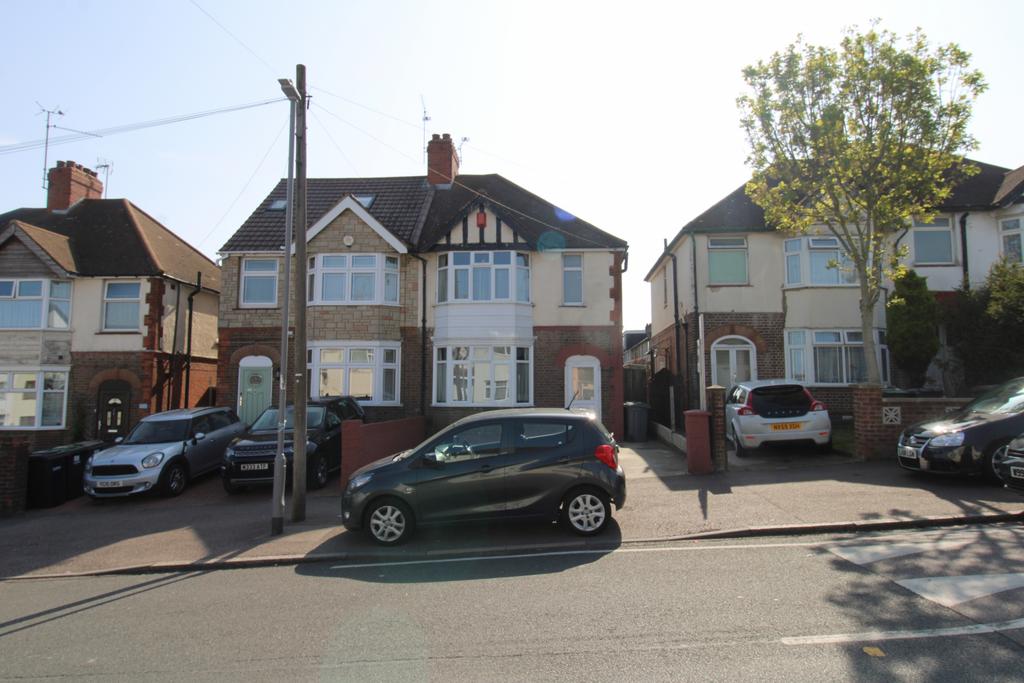 Luton, LU4 3 bed semidetached house for sale £400,000