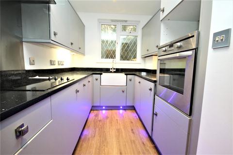 4 bedroom semi-detached house to rent - Lower Road, Loughton, IG10