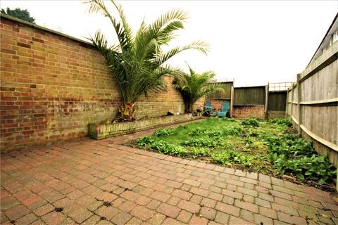 4 bedroom semi-detached house to rent - Lower Road, Loughton, IG10