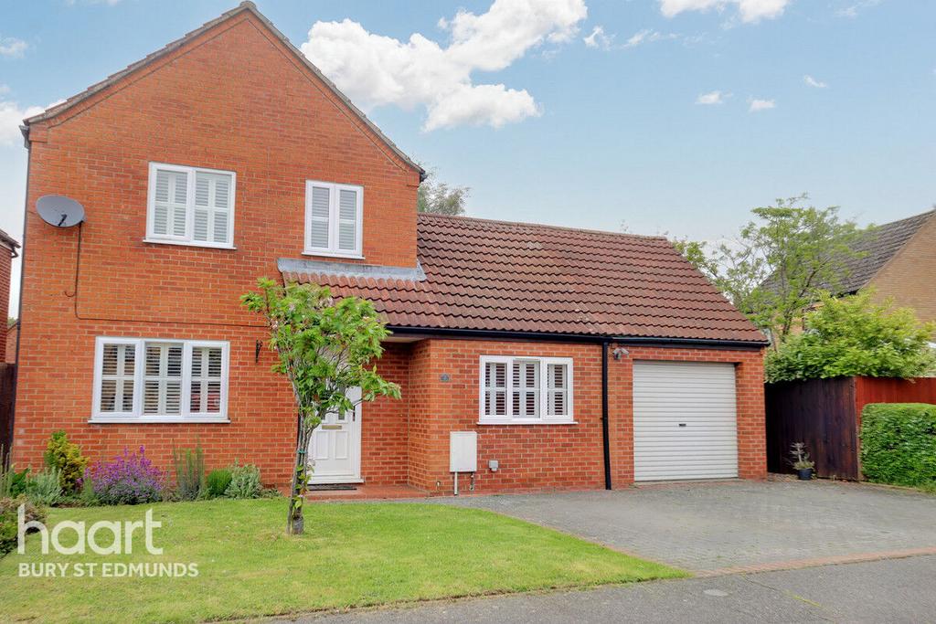 St Andrews Drive, Fornham St Martin, Bury St Edmunds 4 bed detached