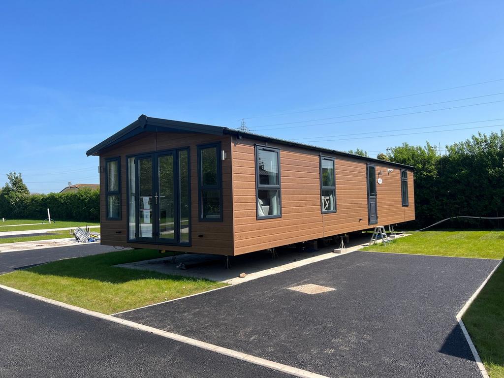 Preston New Road, Blackpool, FY4 2 bed park home for sale £100,000