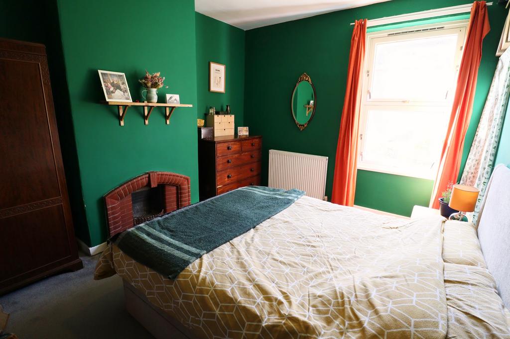 Bedroom 1 (2)