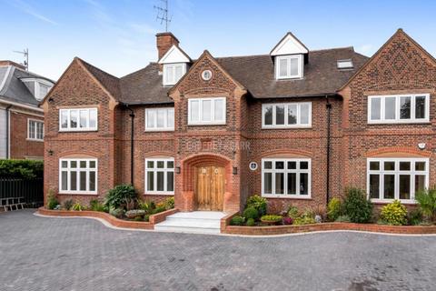 8 bedroom detached house to rent, London N2