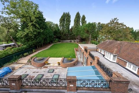 8 bedroom detached house to rent, London N2