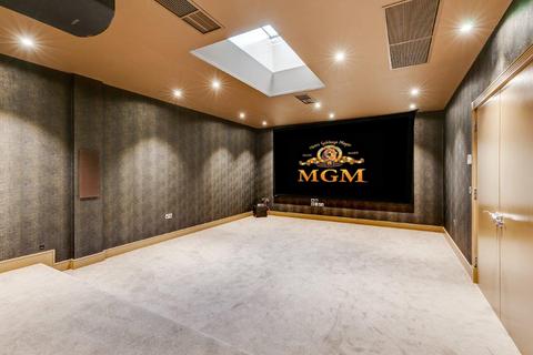 8 bedroom detached house to rent, London N2