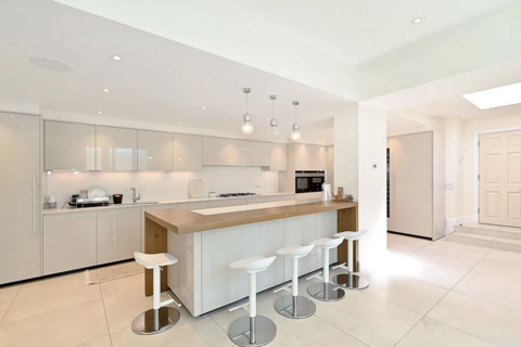 8 bedroom detached house to rent, London N2