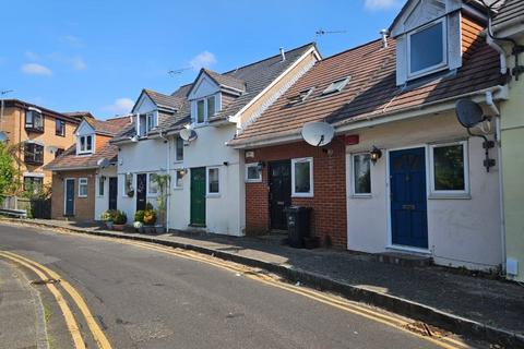 3 bedroom terraced house to rent, Norwich Road, Triangle