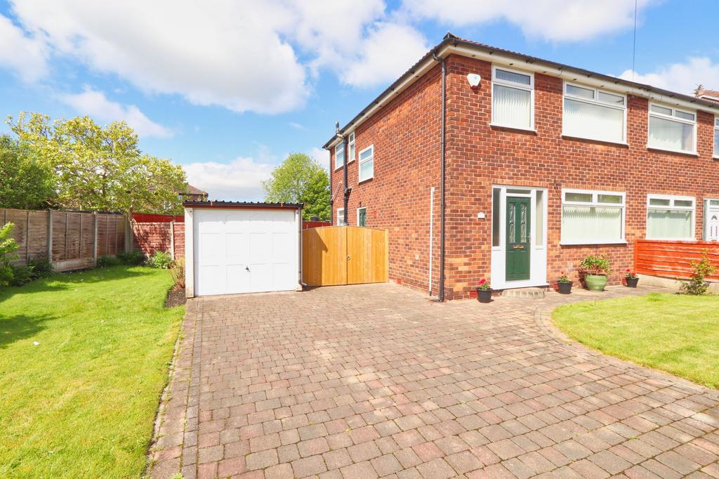 Fiddlers Lane, Irlam, M44 3 bed semidetached house for sale £260,000