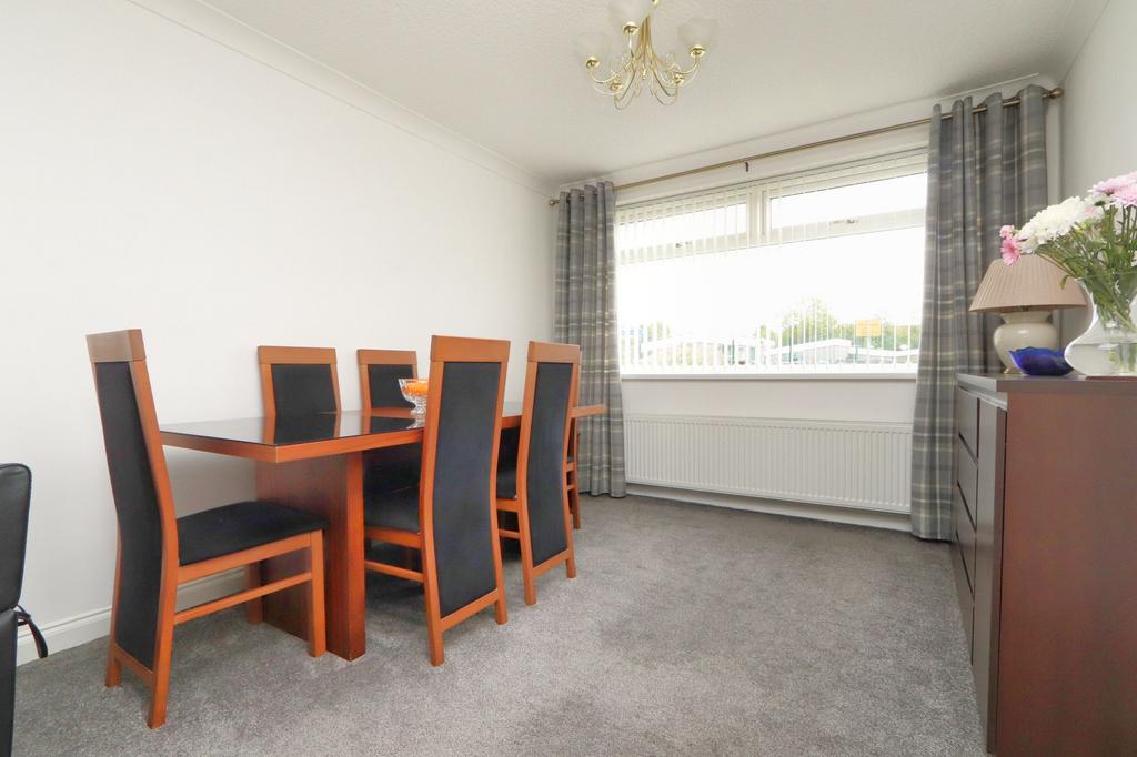 Lounge/dining room