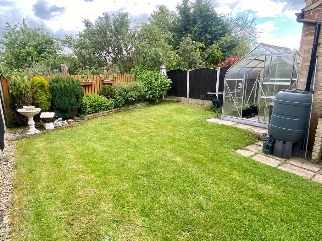 Pintail Avenue, Stockport 2 bed end of terrace house £200,000