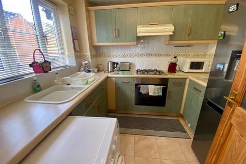 2 bedroom end of terrace house for sale, Pintail Avenue, Stockport