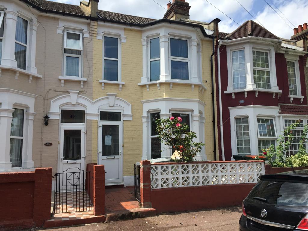 East Ham, E6 3 bed terraced house £2,200 pcm (£508 pw)
