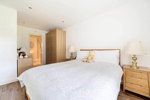 4, Henry Court Allamand Close, Church Crookham, Fleet, GU52 8AR