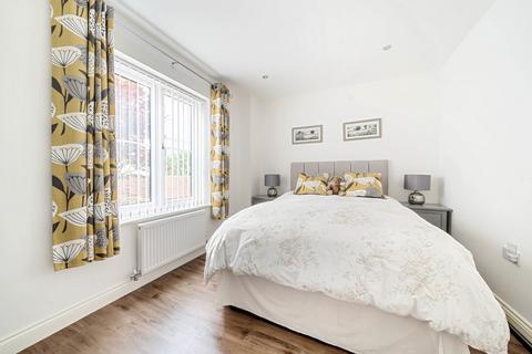 4, Henry Court Allamand Close, Church Crookham, Fleet, GU52 8AR