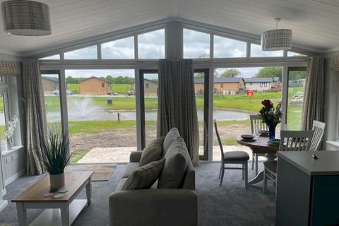 2 bedroom lodge for sale - Ladera Retreat Lodges, Eaton CW12