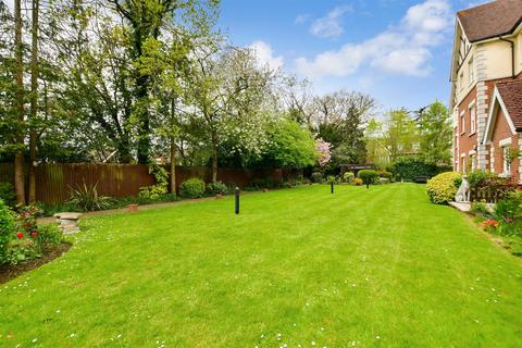 1 bedroom flat for sale - Massetts Road, Horley, Surrey