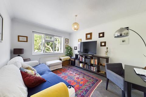 2 bedroom apartment to rent, Seymour Gardens, Ruislip, HA4