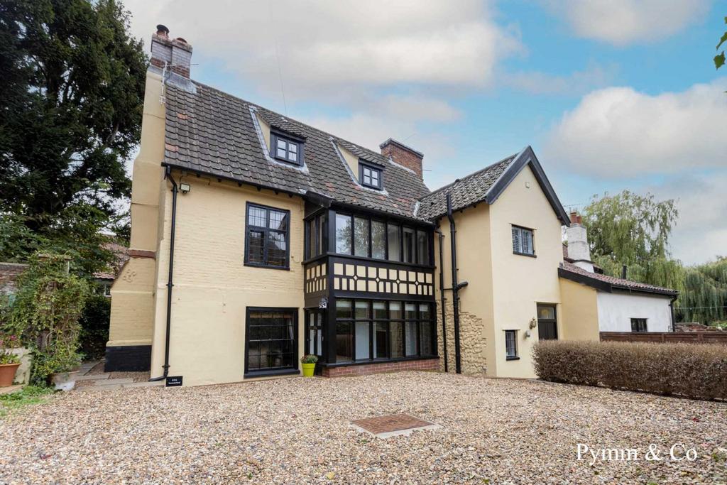Yarmouth Road, Norwich NR7 4 bed semidetached house £450,000