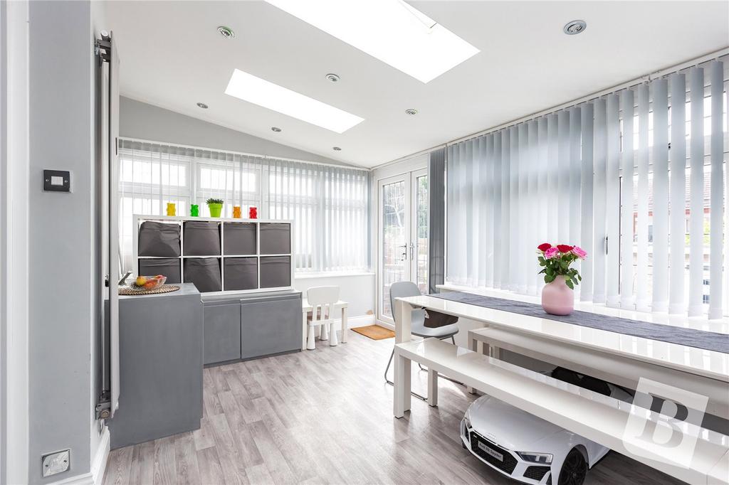 Dorrington Gardens, Hornchurch, RM12 3 bed end of terrace house for