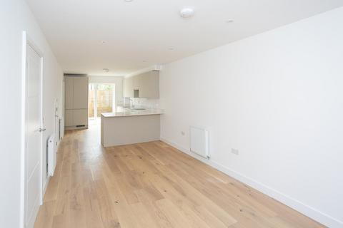 3 bedroom end of terrace house to rent, Spinners Avenue, Watford, WD18