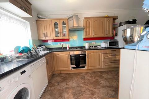 5 bedroom semi-detached house for sale - Pershore Close, Gants Hill
