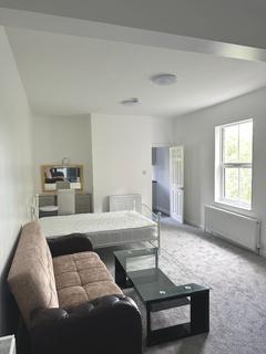 Studio to rent, Priory Terrace, Leamington Spa CV31