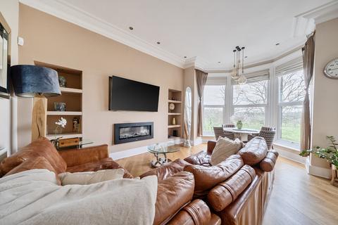 2 bedroom flat to rent, York Place, Harrogate, North Yorkshire, UK, HG1