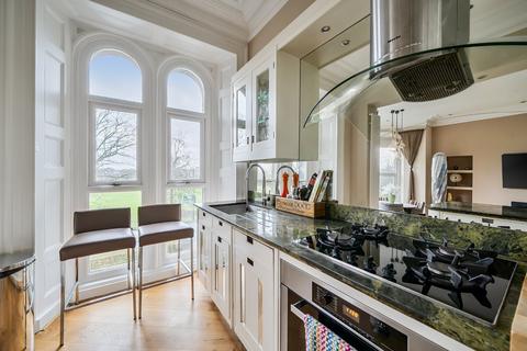 2 bedroom flat to rent, York Place, Harrogate, North Yorkshire, UK, HG1