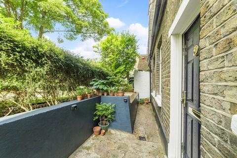Flat 2, 84 East Dulwich Road, London, SE22 9AT