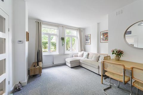 Flat 2, 84 East Dulwich Road, London, SE22 9AT