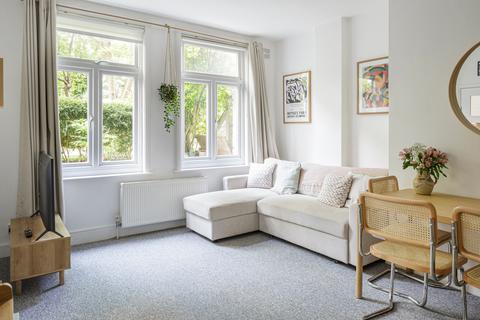 Flat 2, 84 East Dulwich Road, London, SE22 9AT