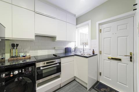 Flat 2, 84 East Dulwich Road, London, SE22 9AT