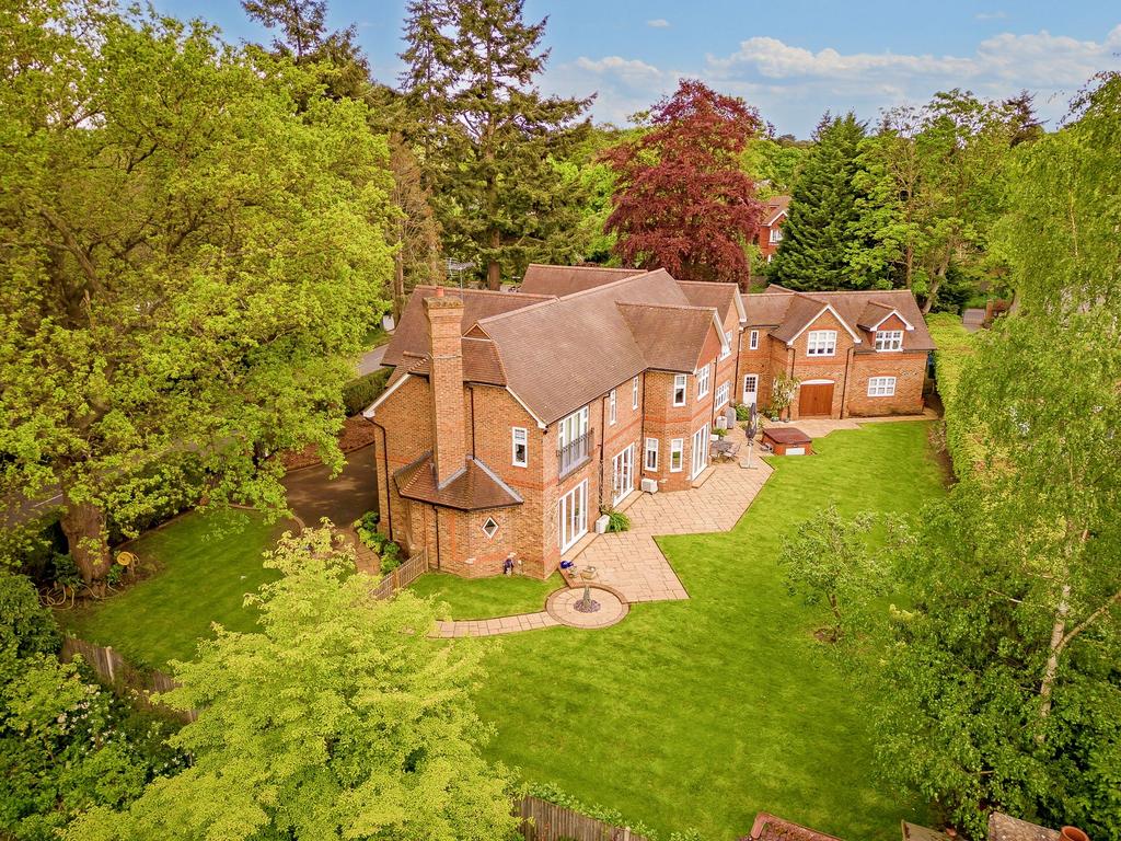 Leigh Hill Road, Cobham, KT11 6 bed detached house for sale £3,195,000