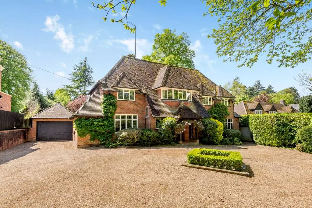 Burtons Lane, Chalfont St Giles 5 bed detached house - £2,000,000
