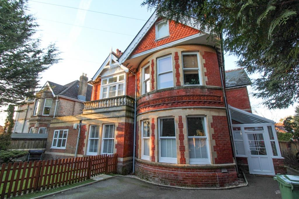 Kingsbridge Road, Lower Parkstone, Poole 2 bed apartment to rent £