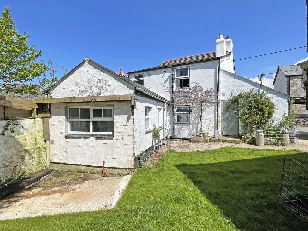 Troon, Camborne 3 bed end of terrace house £300,000