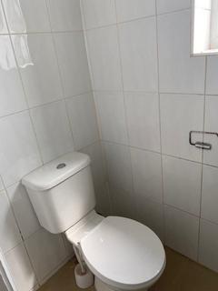 2 bedroom flat to rent, Oakwood Avenue, Southall