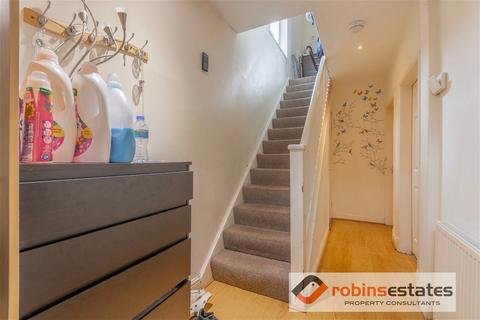 168 Allington Avenue, Nottingham, NG7 1JX