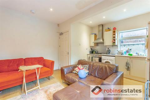 168 Allington Avenue, Nottingham, NG7 1JX