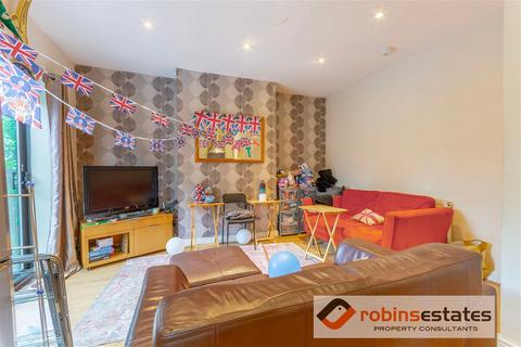 168 Allington Avenue, Nottingham, NG7 1JX