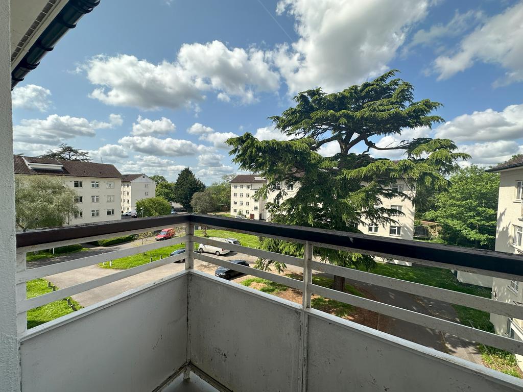 Kingston upon Thames - 3 bedroom apartment to rent