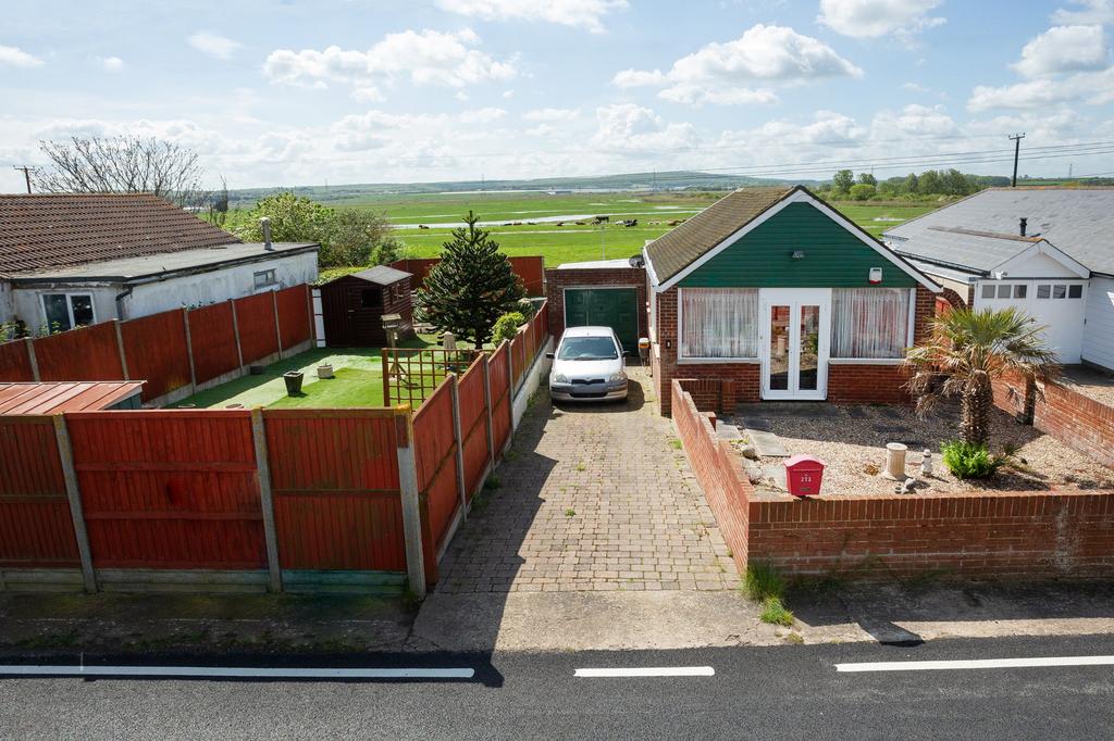 Faversham Road, Seasalter, CT5 2 bed detached bungalow for sale £200,000