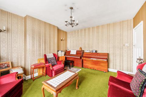 201 Gunnersbury Lane, London, W3 8LJ
