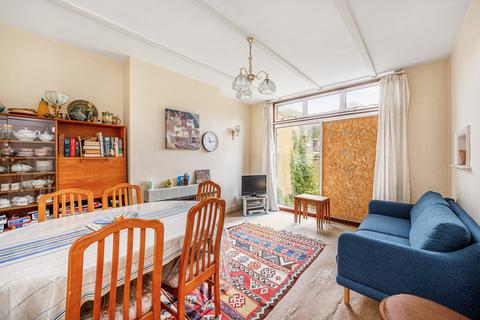 201 Gunnersbury Lane, London, W3 8LJ
