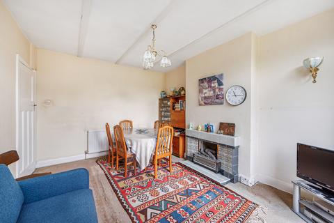 201 Gunnersbury Lane, London, W3 8LJ